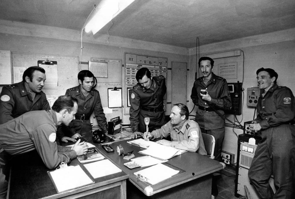 советские офицеры в штабе